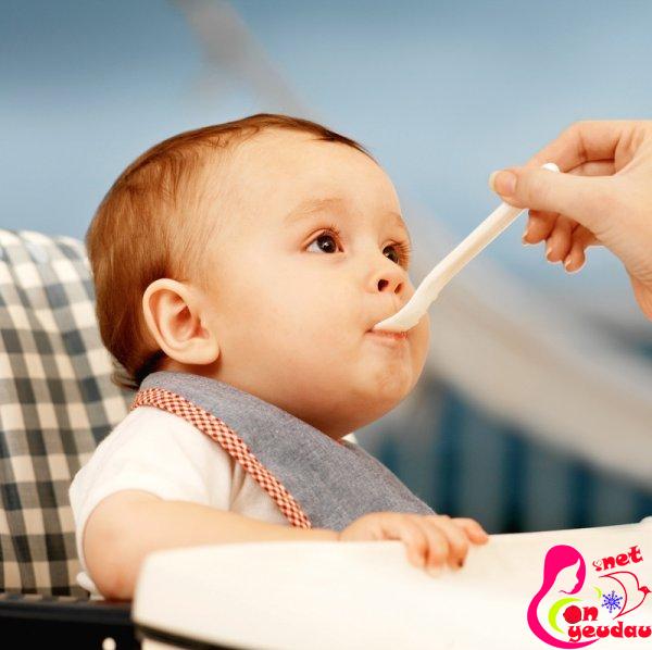 Chế độ dinh dưỡng cho trẻ giai đoạn cai sữa mẹ