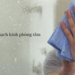 Cách làm sạch kính phòng tắm