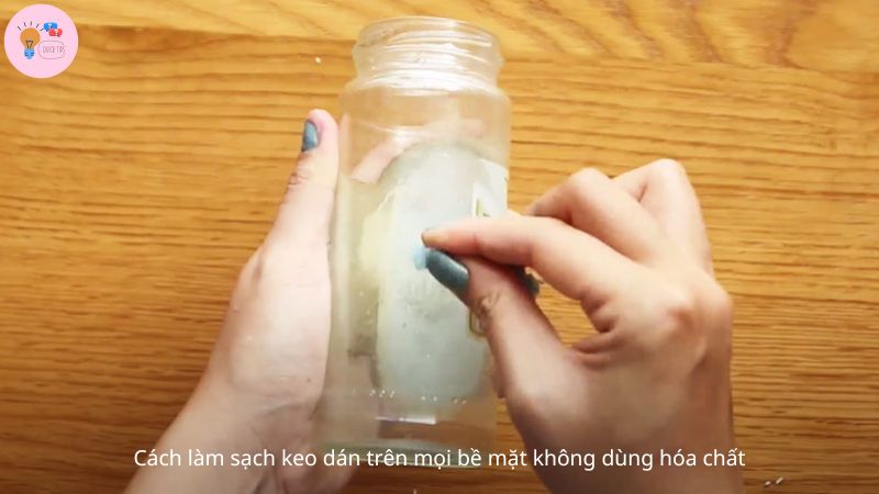 Cách làm sạch keo dán trên mọi bề mặt không dùng hóa chất